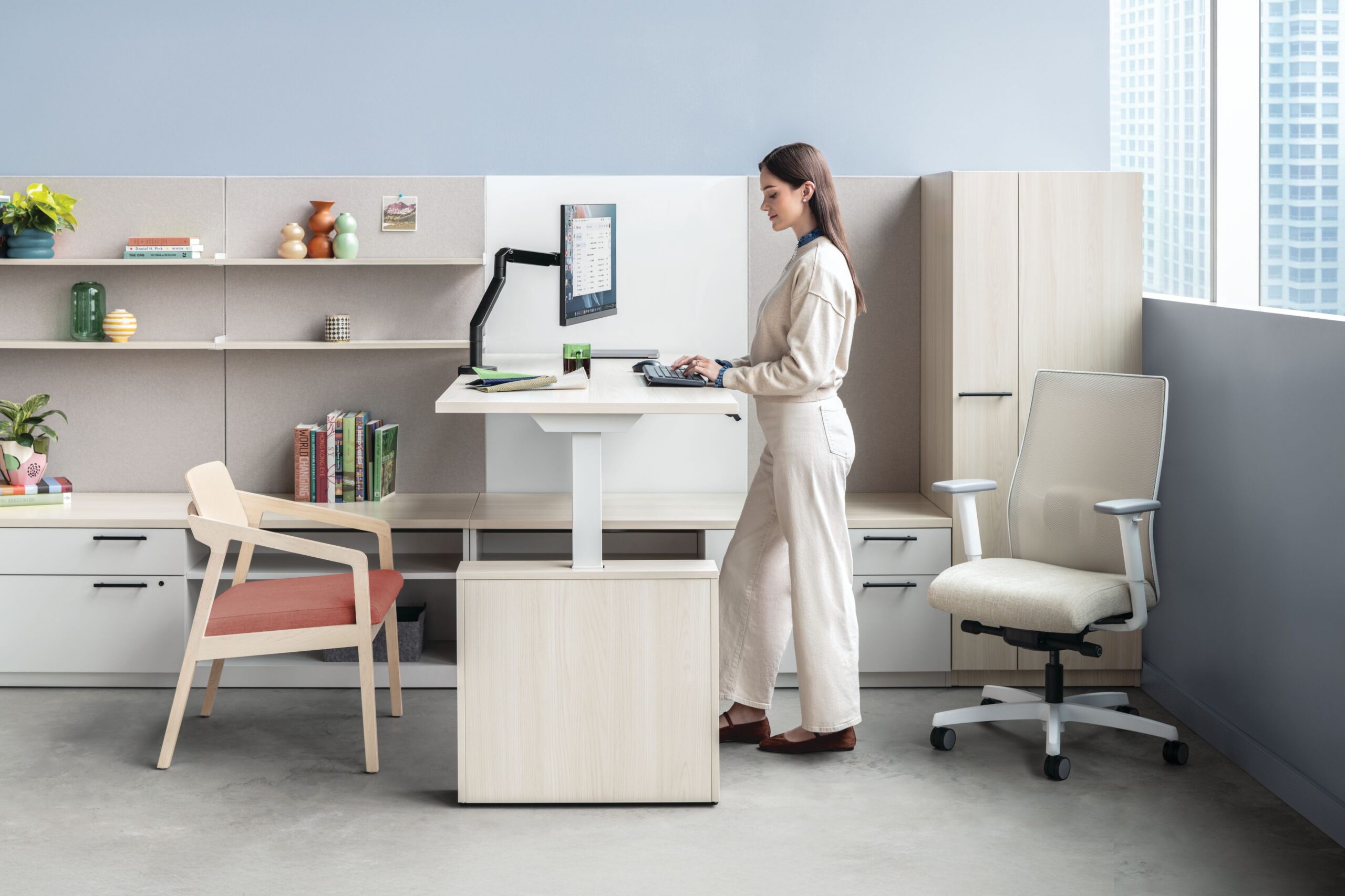 Sit-Stand Desks vs. Traditional Desks: Which Is Right for Your Workplace?